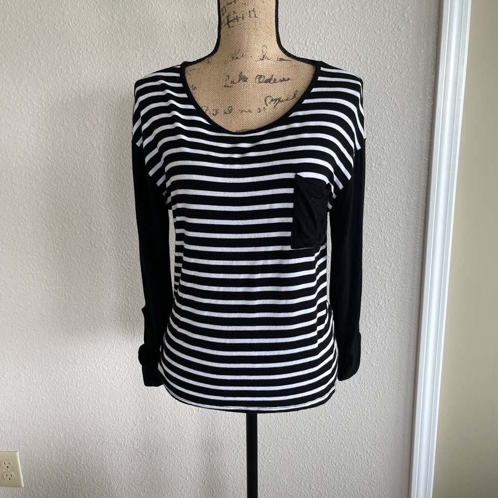 ACTIVE. Long sleeve B&W teeshirt. Large.